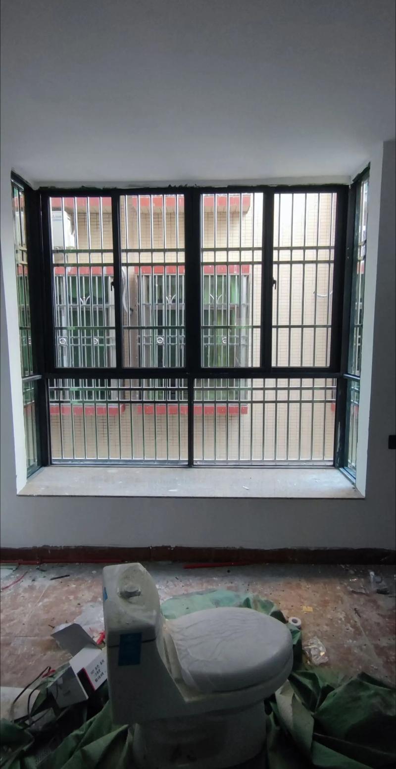 門(mén)窗人的日常 用心守護(hù)家的每一道風(fēng)景與安全